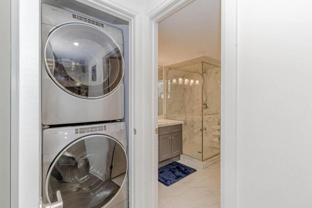 Luxury Basement Apartment In โอ๊ควิลล์ ภายนอก รูปภาพ