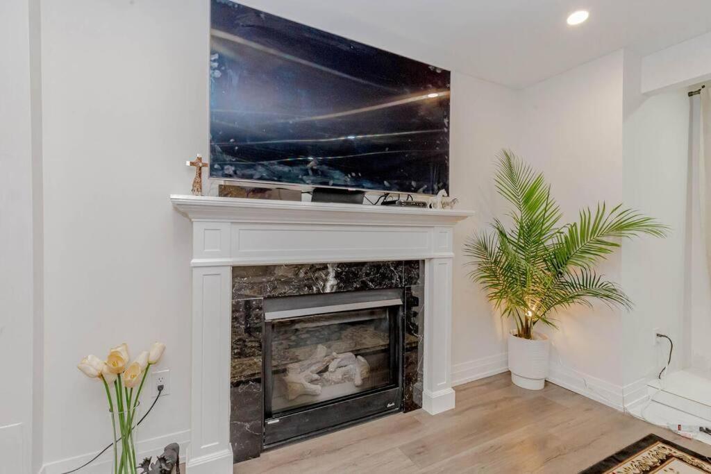 Luxury Basement Apartment In โอ๊ควิลล์ ภายนอก รูปภาพ
