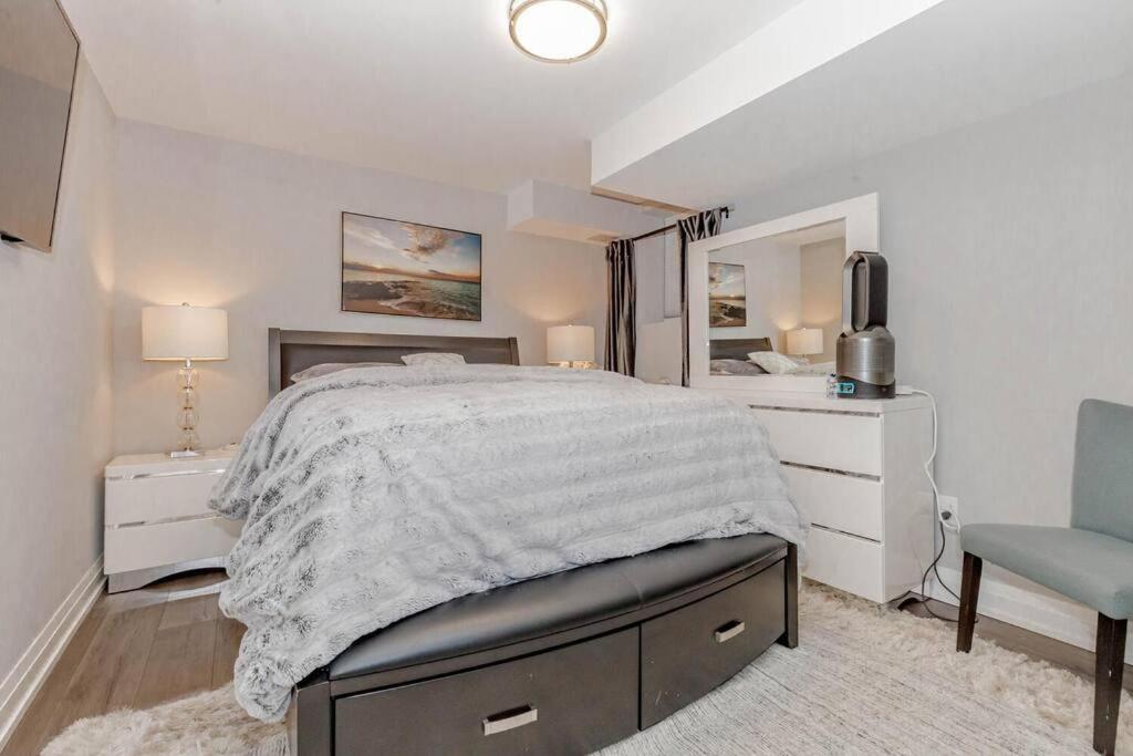 Luxury Basement Apartment In โอ๊ควิลล์ ภายนอก รูปภาพ